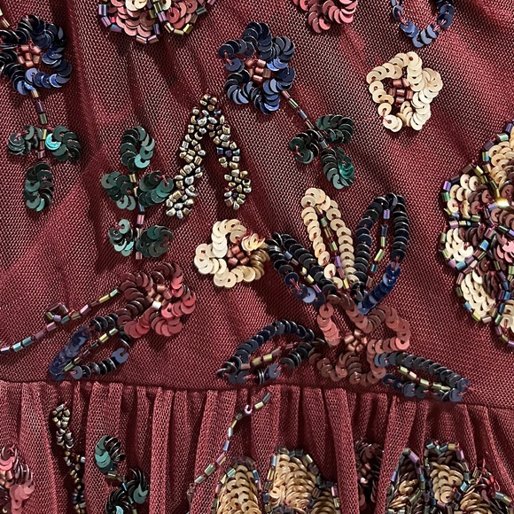 Brand NEW Burgundy beaded Needle&Thread style dress - - Picture 3 of 3